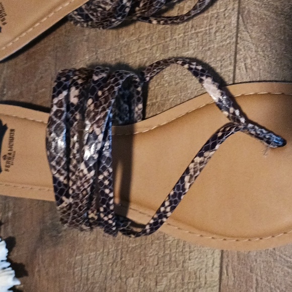 Fergie Fergalicious sandals reptile❤️❤️ - Picture 2 of 6